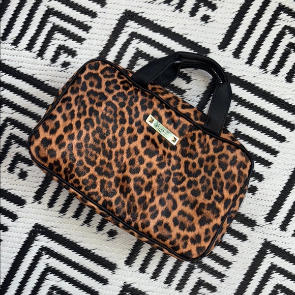 Nicole Miller Handbags - ❤️Nicole Miller Leopard Print Cosmetic Bag